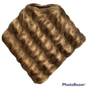 DONNA SLAYERS FABULOUS FUR MADE IN USA FAUX FUR LUXURY PONCHO SWEATER ⭐️⭐️⭐️⭐️⭐️